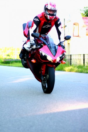 yamaha_r1_stoppie